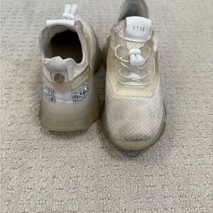 Steve Madden Kids Sneakers in white and Silver